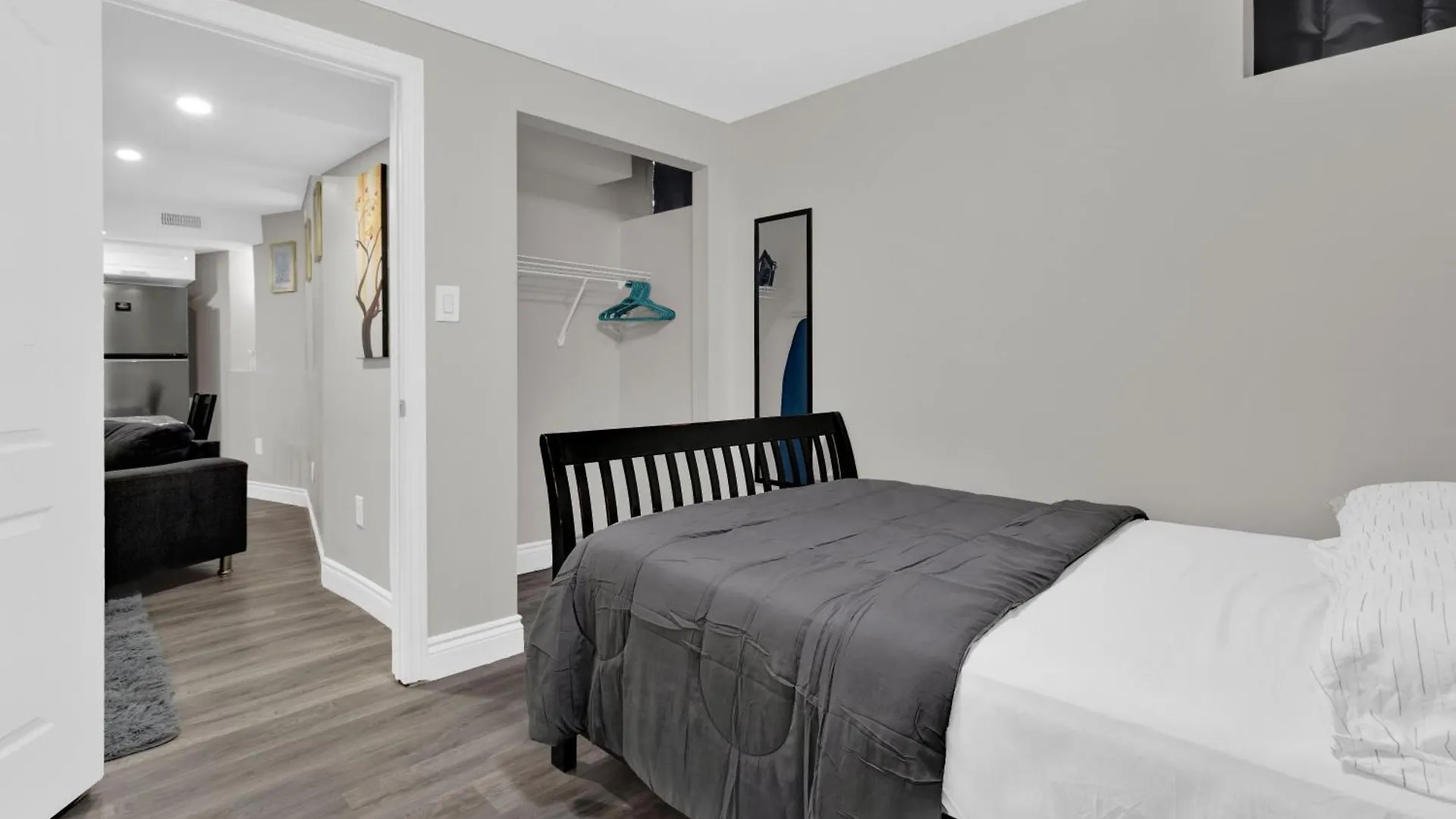 Cozy Ancaster Hamilton Apartment Canada