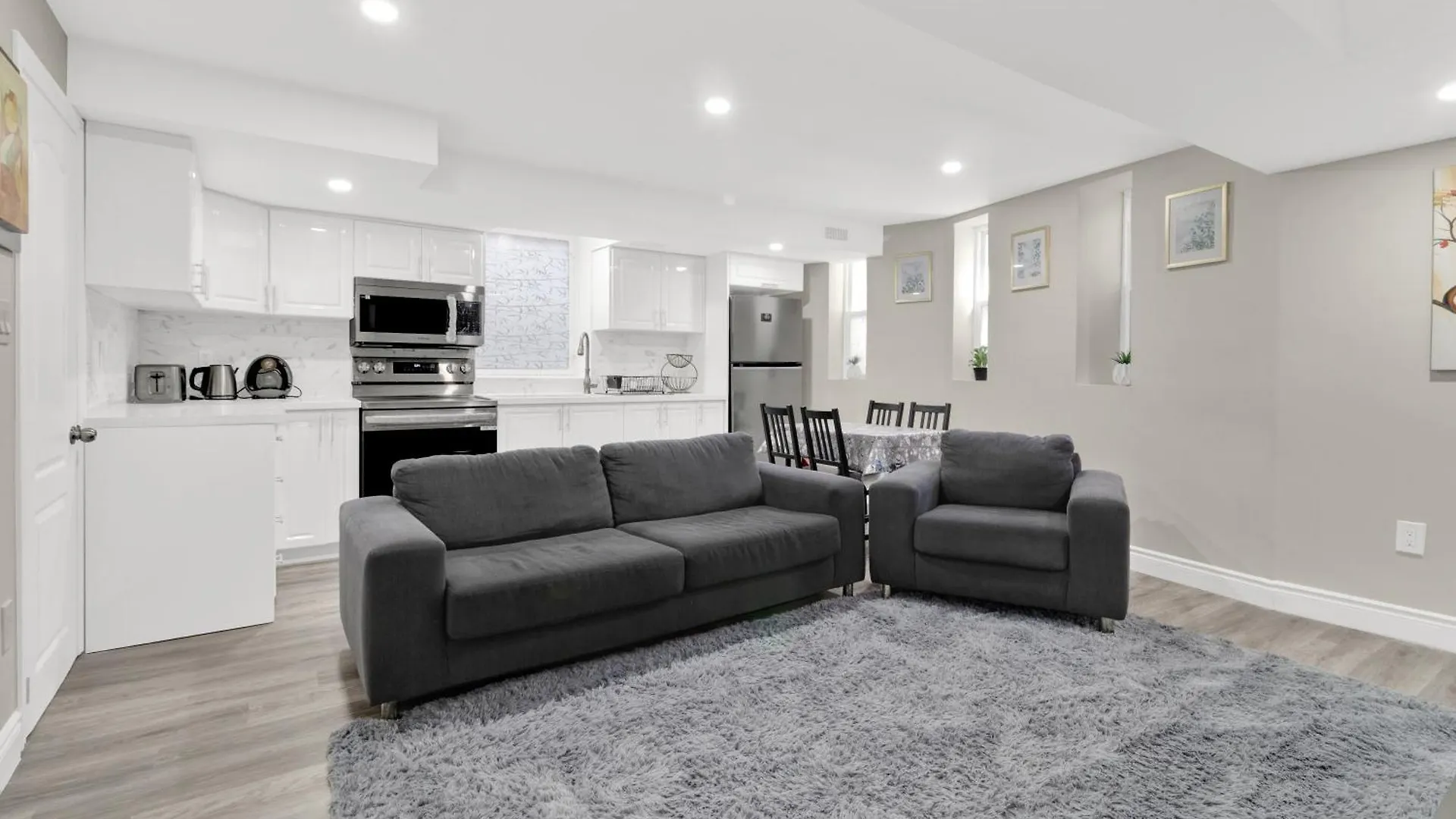 Cozy Ancaster Hamilton Apartment